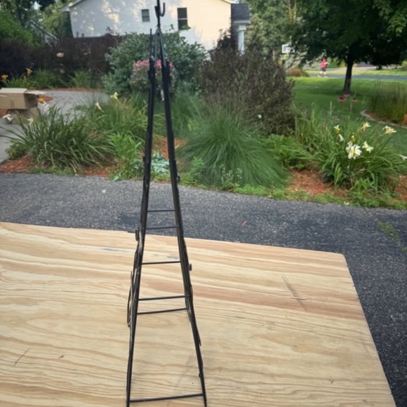 Metal Eiffel Tower Jewlery Tower - Picture 3 of 3